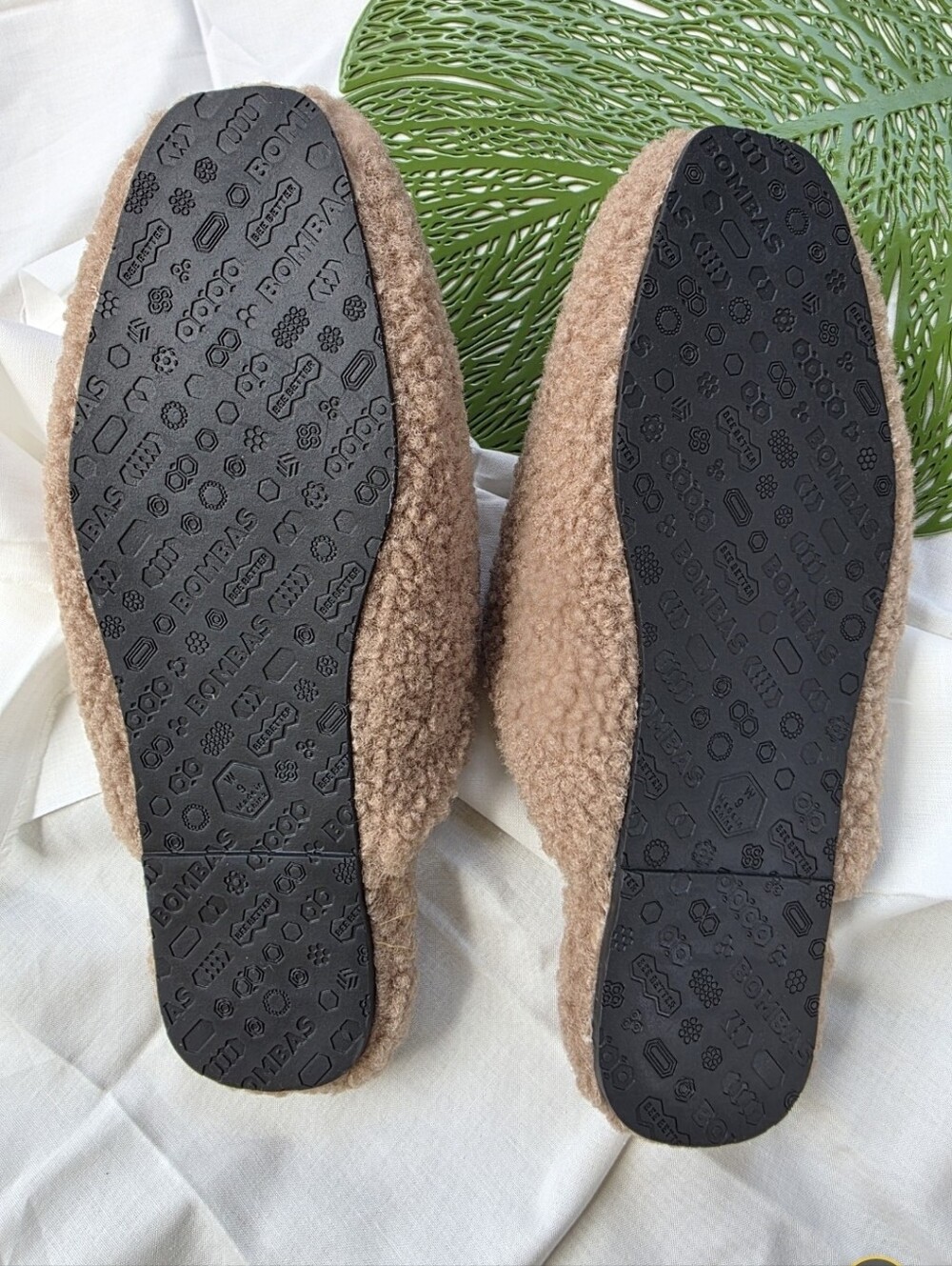 BOMBAS Women Sunday Mule Slipper - Picture 6 of 7